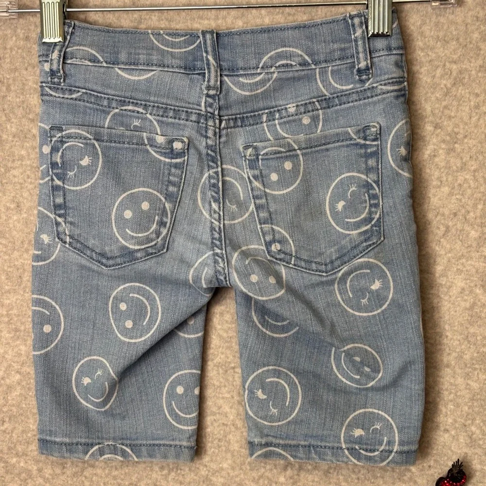 The Children's Place Kids Girls 5 Light Wash Denim Shorts with Smiley Face Print